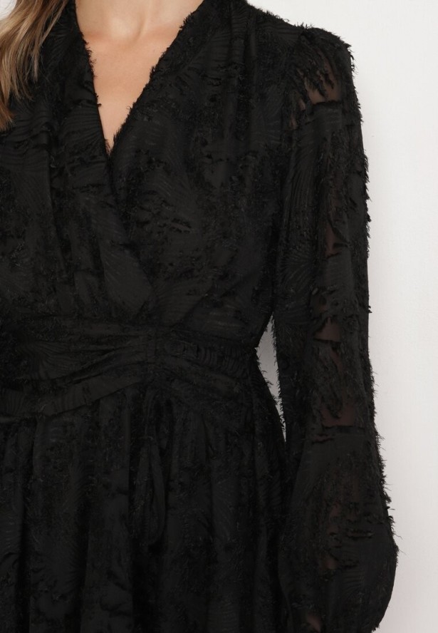 Czarna Sukienka z Ozdobnymi Niteczkami i Marszczeniem Forenamia