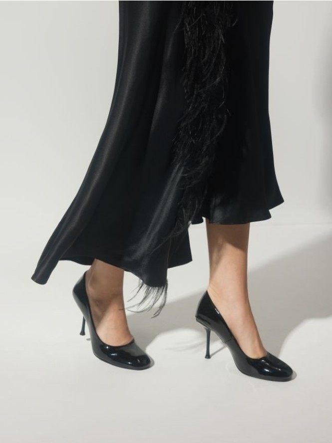 Lakierowane czółenka na szpilce - czarny