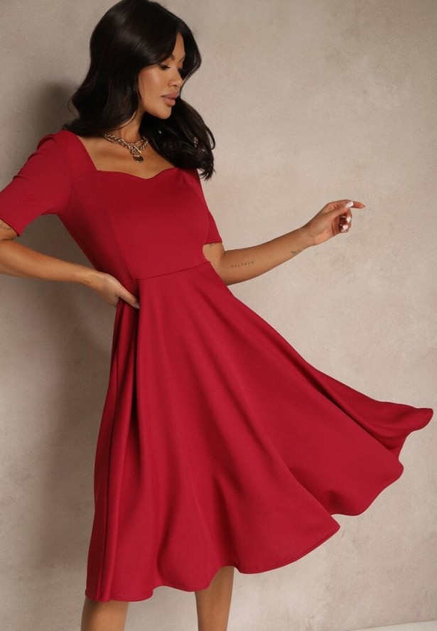 Bordowa Rozkloszowana Sukienka z Dekoltem w Serce Neriliane