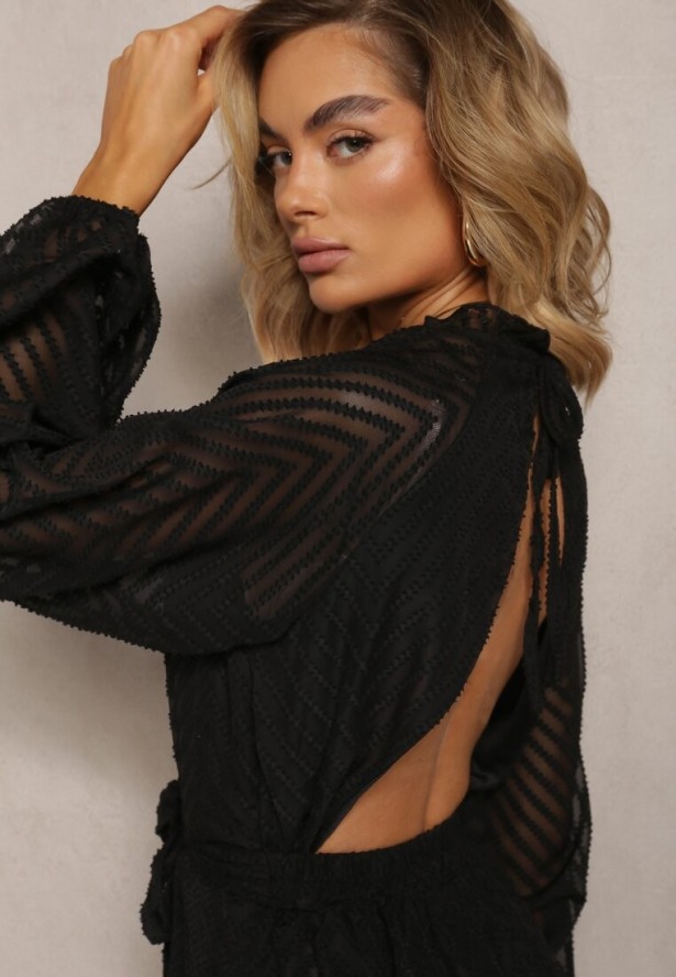 Czarny Elegancki Kombinezon z Tłoczonym Wzorem Falbankami i Bufiastymi Rękawami Dalisa