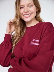 Bawełniana bluza z haftem - bordowy