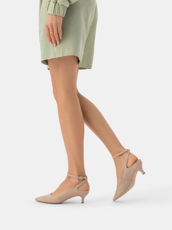 Beżowe czółenka kitten heels ze skóry licowej