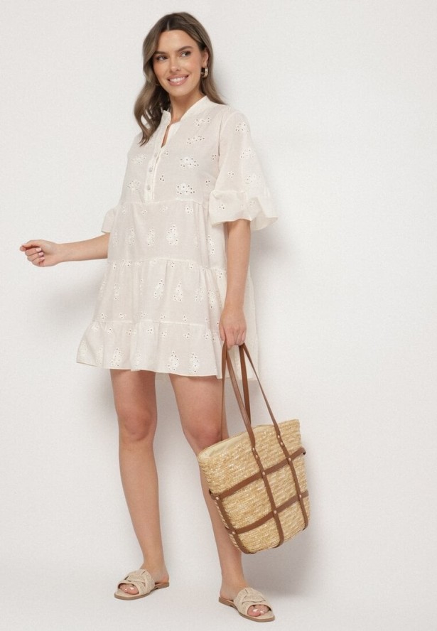 Jasnobeżowa Bawełniana Sukienka z Haftowanej Tkaniny o Koszulowym Kroju z Falbanami Filidwena