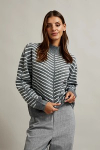 Sweter z półgolfem i paskami szary
