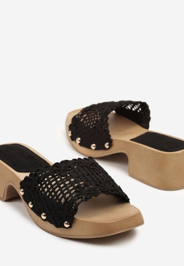 Czarne Klapki w Stylu Chodaków z Szydełkowym Paskiem Dilanne