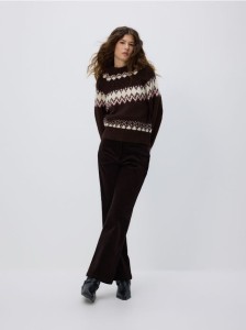 Wzorzysty sweter - wielobarwny