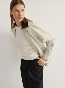 Dzianinowa bluzka z wiskozą - złamana biel