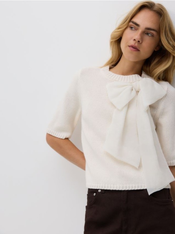 Sweter z wełną - kremowy