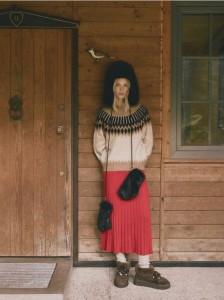 Czapka ze sztucznego futerka - czarny