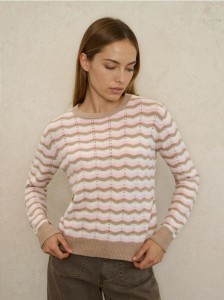 Ażurowy sweter w paski - wielobarwny