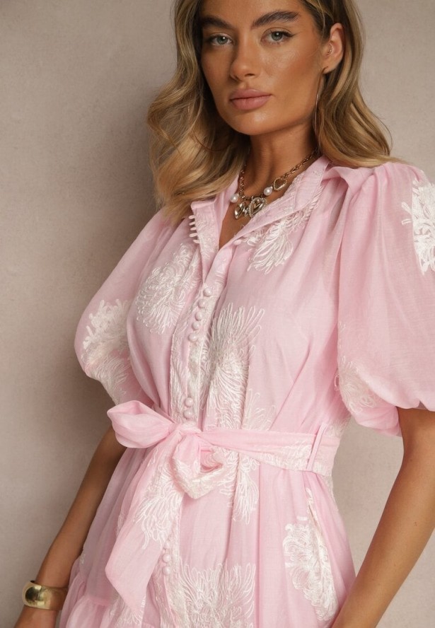 Różowa Sukienka Koszulowa z Bawełną Ozdobiona Paskiem i Haftami Lirine