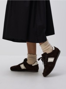 Zamszowe sneakersy - ciemnobrązowy