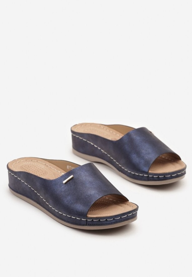 Granatowe Klapki Ozdobione Metaliczną Aplikacją Liorinae