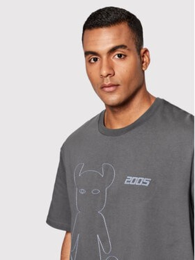 2005 T-Shirt Unisex Horned Szary Relaxed Fit