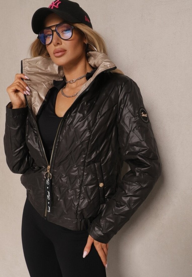 Czarna Kurtka Pikowana z Elastyczną Gumką w Pasie Zarriva