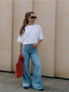 Jeansy wide leg z naszywanymi kieszeniami - niebieski