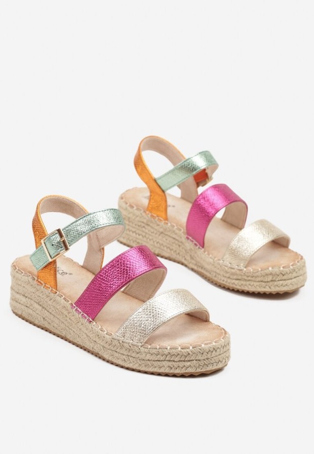 Wielokolorowe Sandały z Oryginalnymi Paskami i Koturnem Ozdobionym Jutą Daviloriae
