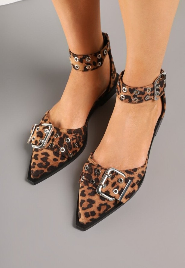 Panterkowe Sandały Lakierowane z Ozdobnymi Klamrami Cleia