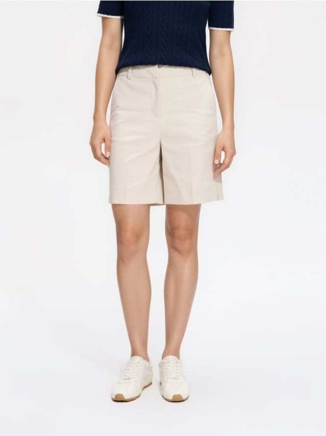 Szorty z kantem - beżowy