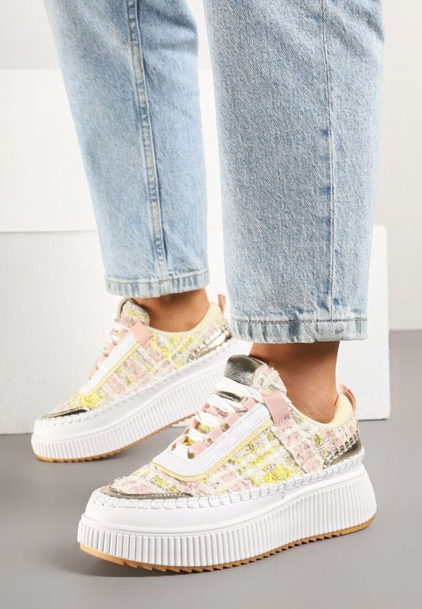 Biało-Różowe Sneakersy z Tweedowymi Zdobieniami i Przeszyciami na Platformie Ulandrelia