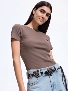 T-shirt w prążek - beżowy