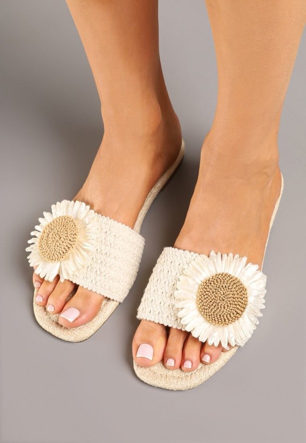 Beżowe Klapki Ozdobione Szydełkowym Wzorem i Kwiatem 3D Nilvielle