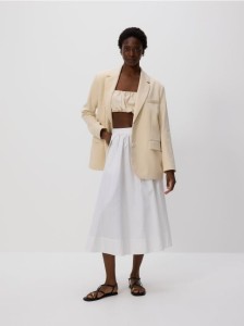 Rozkloszowana spódnica z kieszeniami - biały