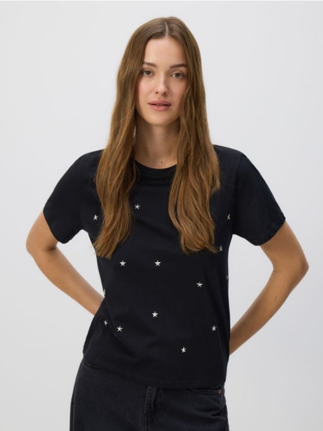 T-shirt z aplikacjami - czarny