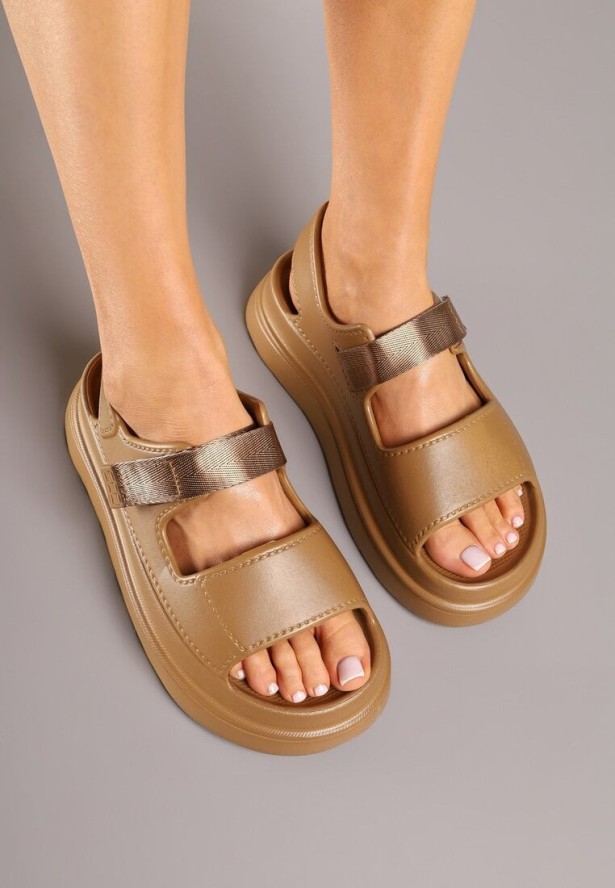 Ciemnobeżowe Sandały na Grubej Podeszwie z Szerokim Paskiem Sarimira