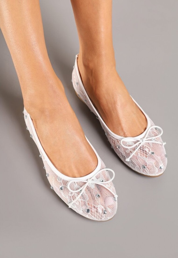 Białe Siateczkowe Balerinki na Płaskiej Podeszwie z Cyrkoniami i Koronką Froresi
