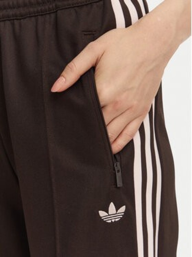 adidas Spodnie dresowe Classic Track Pants KD3749 Brązowy Regular Fit