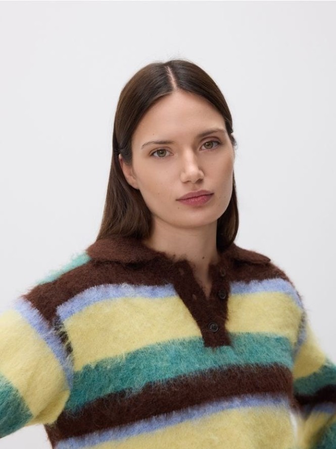 Sweter z kołnierzykiem - wielobarwny