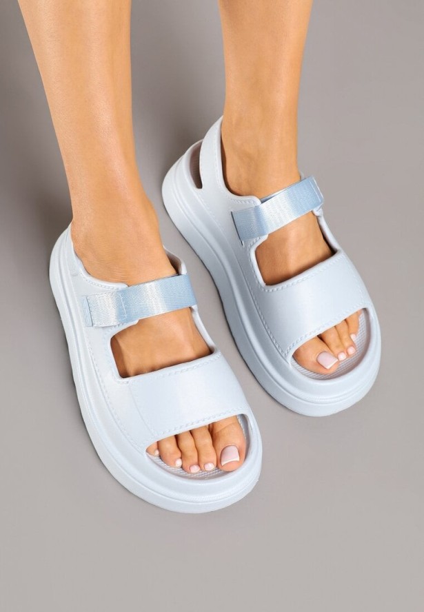 Jasnoniebieskie Piankowe Sandały na Grubej Podeszwie z Zapięciem na Rzep Rosaloria