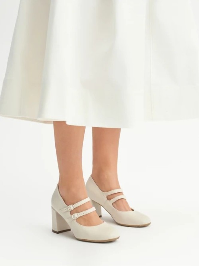 Kremowe czółenka damskie z dekoracyjnymi paskami