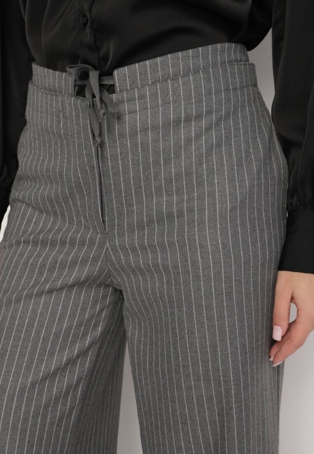 Ciemnoszare Spodnie Garniturowe z Wiskozą z Kieszeniami i Wiązaniem Sevitha