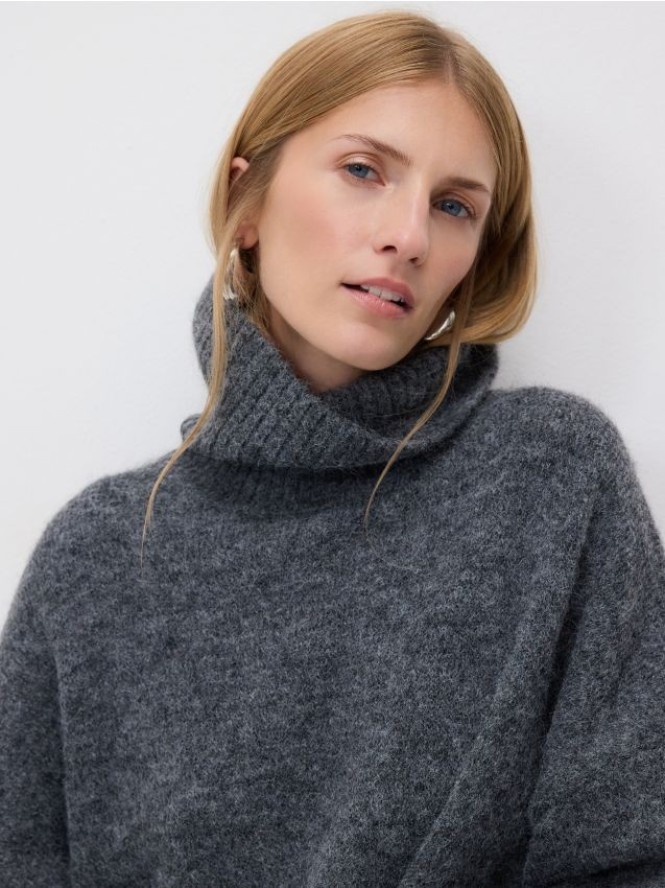 Długi sweter z golfem - szary