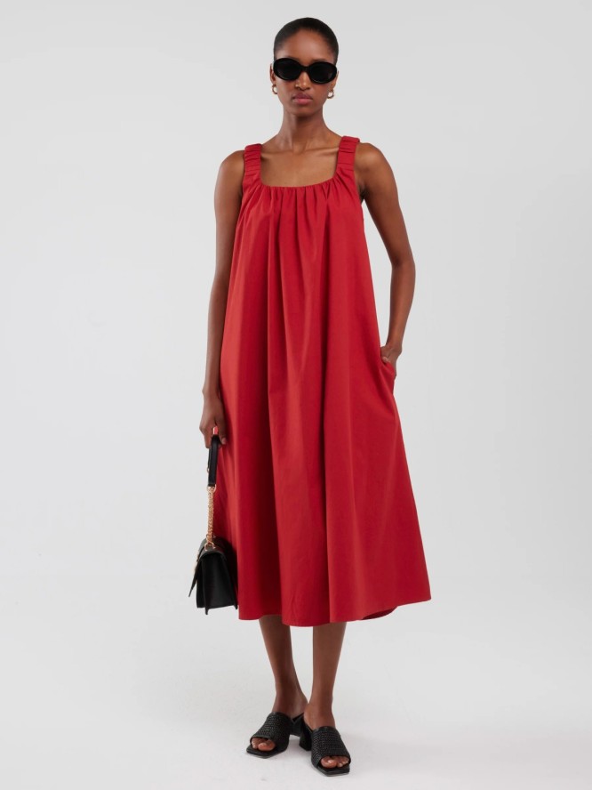 Sukienka damska midi na ramiączkach z paskiem ceglano-czerwona Ruena 704