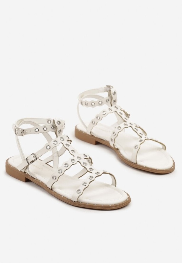 Białe Sandały Ozdobione Nitami na Falowanych Paseczkach Divess