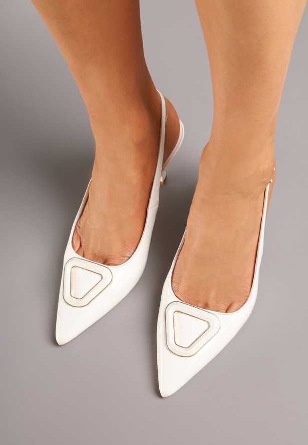 Białe Lakierowane Czółenka Sandały Vices na Szpilce Bez Pięty z Ozdobną Aplikacją Atenarrea