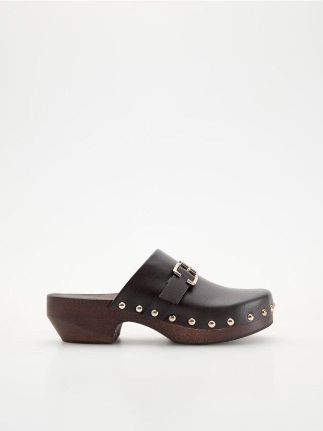 Skórzane klapki z ćwiekami - ciemnobrązowy