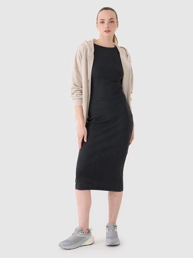 4F Sukienka w kolorze czarnym rozmiar: XL