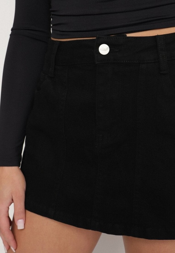 Czarne Szorty Jeansowe Imitujące Spódniczkę z Przodu Ferisia