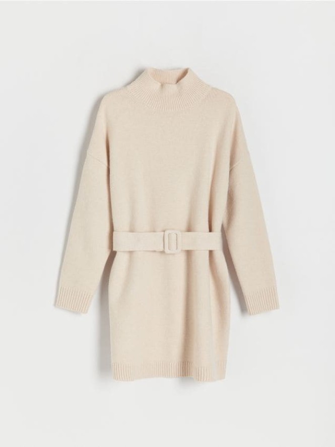 Dzianinowa sukienka z paskiem - kremowy