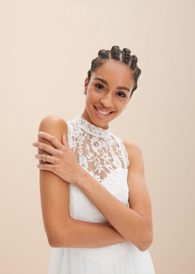 Sukienka ślubna z tiulu z koronką