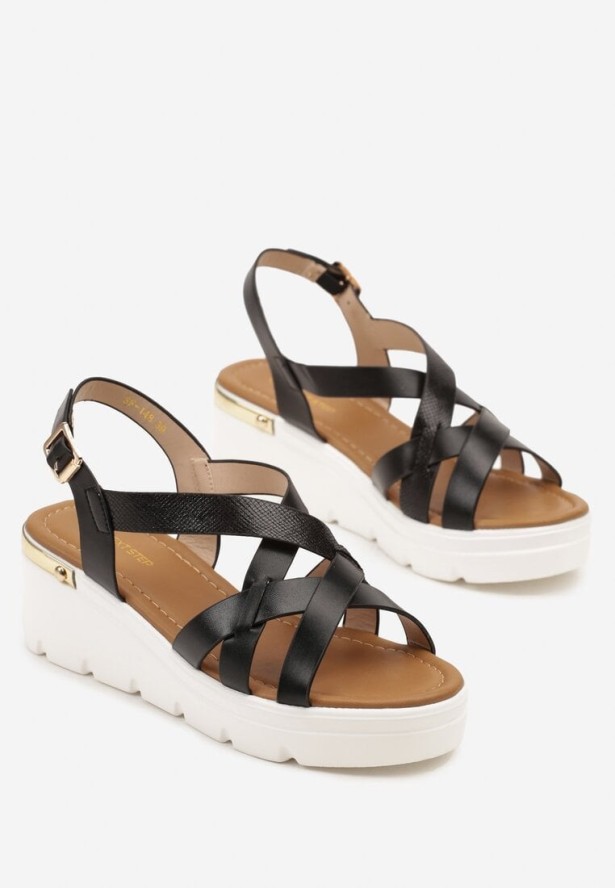 Czarne Sandały na Koturnie z Przeplatanymi Paskami Froielle