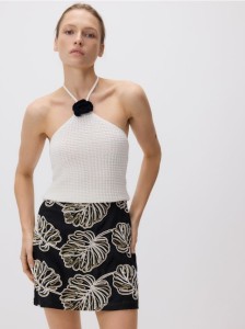 Spódnica mini z haftem - czarny