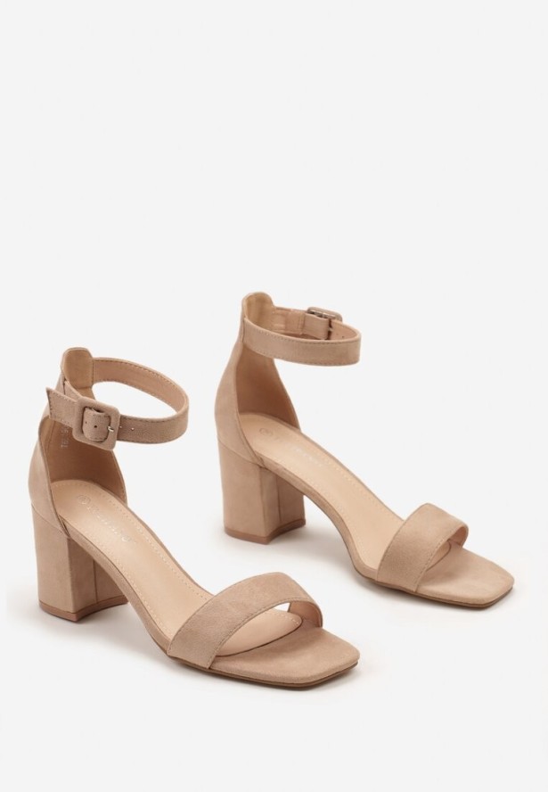 Ciemnobeżowe Sandały Vices na Słupku z Zapięciem wokół Kostki z Kwadratowym Noskiem Nualasa