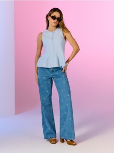 Jeansy wide leg z haftem - niebieski