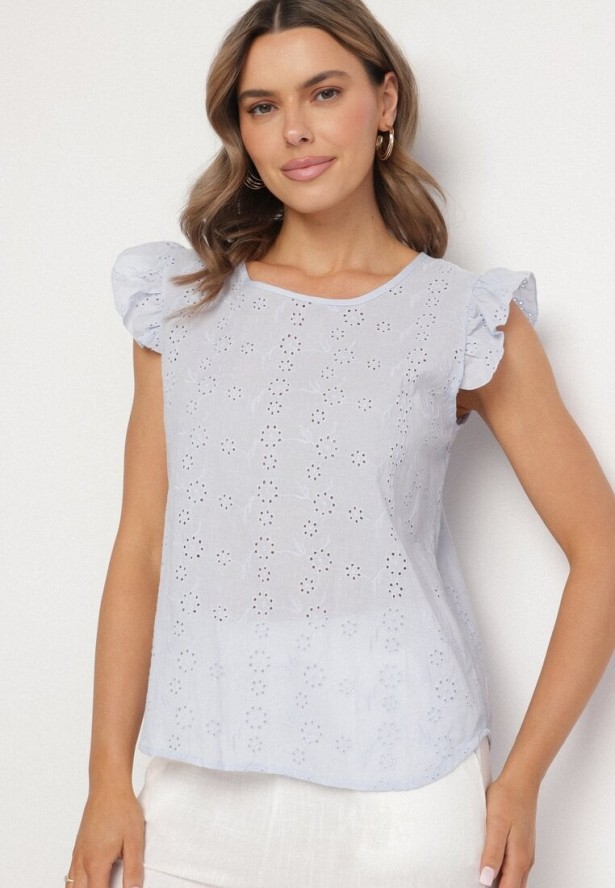 Jasnoniebieska Bawełniana Bluzka Ozdobiona Ażurowym Wzorem i Falbankami Ridiruna