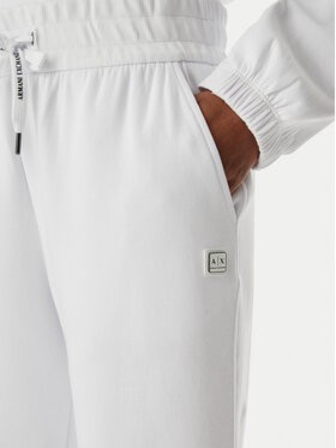 Armani Exchange Spodnie dresowe XW001745 AF10818 U0002 Biały Regular Fit
